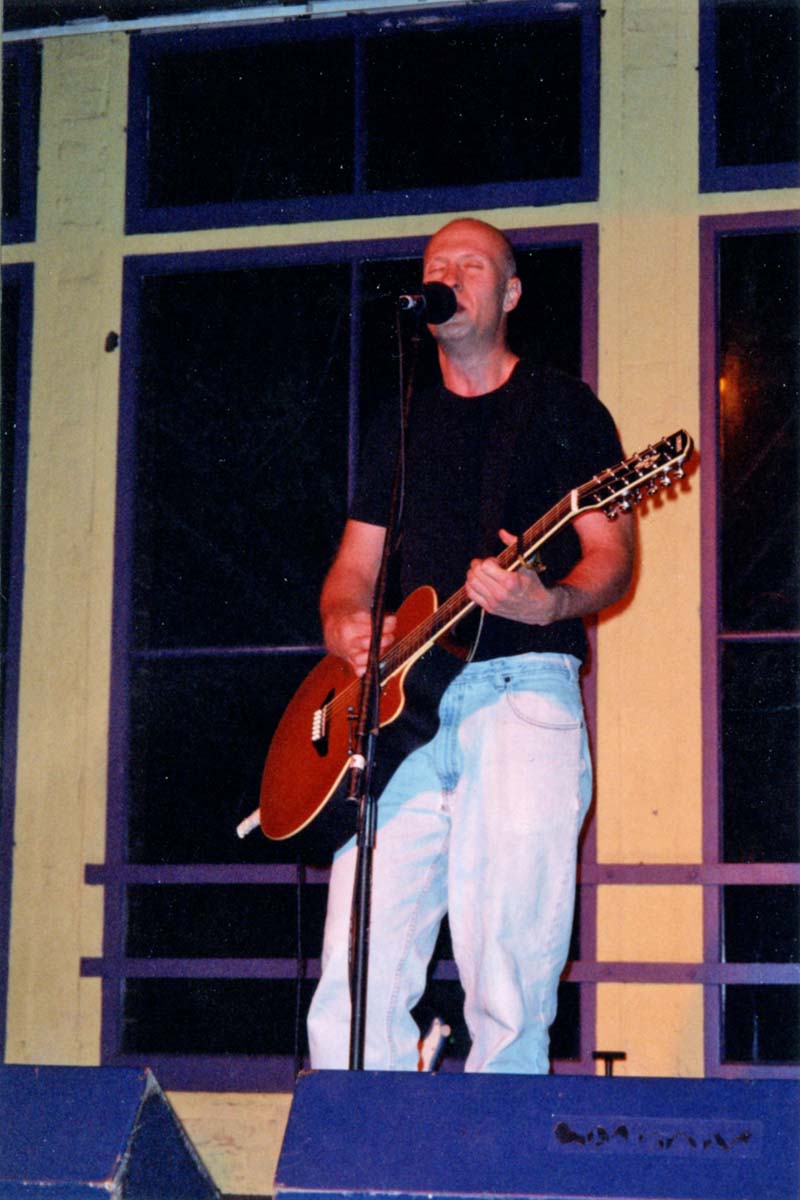 Bob Mould @ Music House, Adelaide SA, Australia, 13 Dec 2002