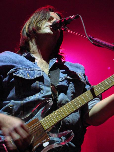 Grant Hart (guest with Foo Fighters) @ Roy Wilkins Auditorium, St Paul MN, 12 Jul 2003