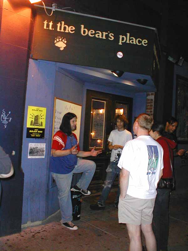 Grant Hart, 31 Jul 2005 (on the sidewalk)