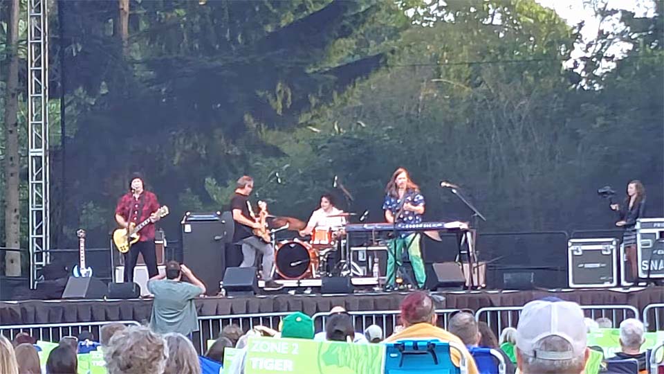 Greg Norton (guest with Posies) @ Woodland Park Zoo, Seattle WA, 18 Jul 2021